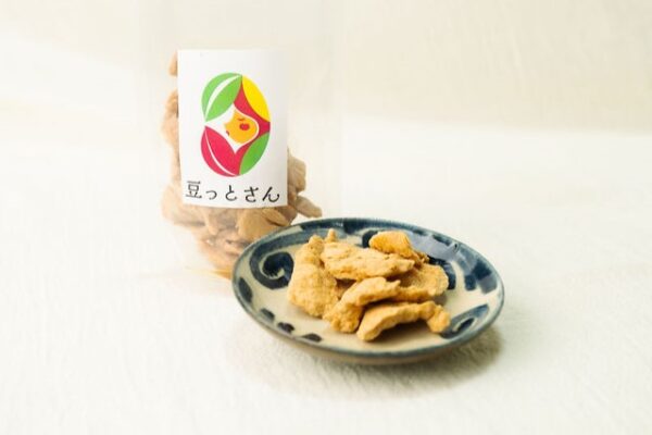 皿に盛られた大豆ミート豆っとさん