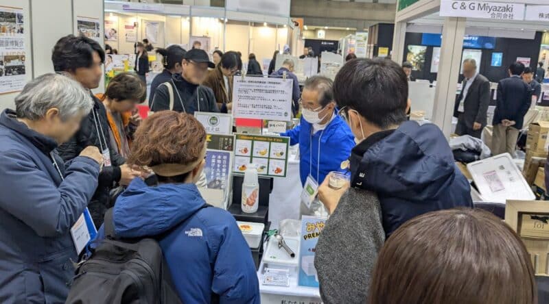 展示会で来場者の関心を集めるC&G Miyazakiのヴィーガンアイス